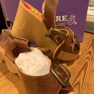 Famolare Italian wedge shoes size 9